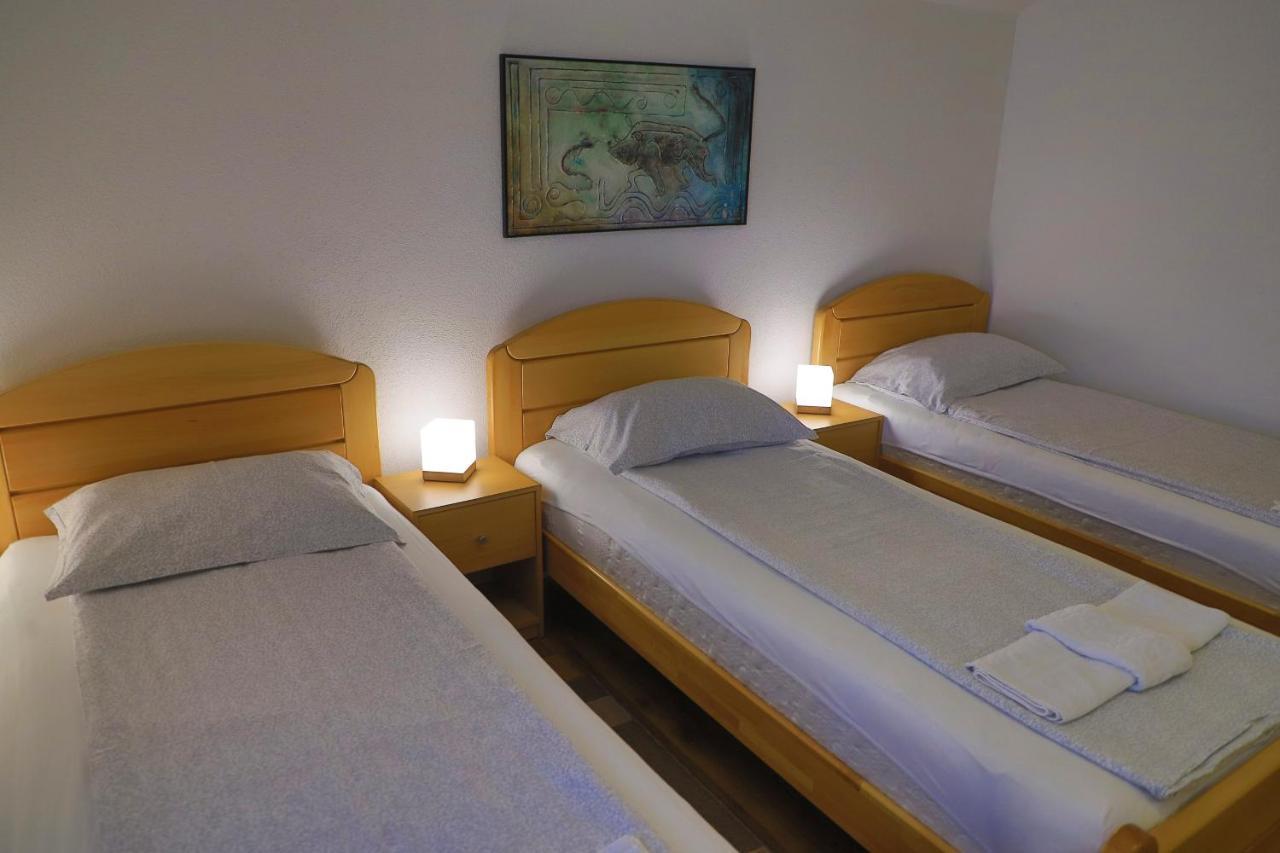 Apartments Oeneus Račić エクステリア 写真