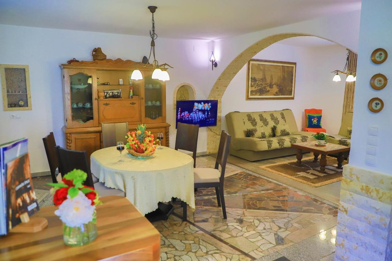 Apartments Oeneus Račić エクステリア 写真