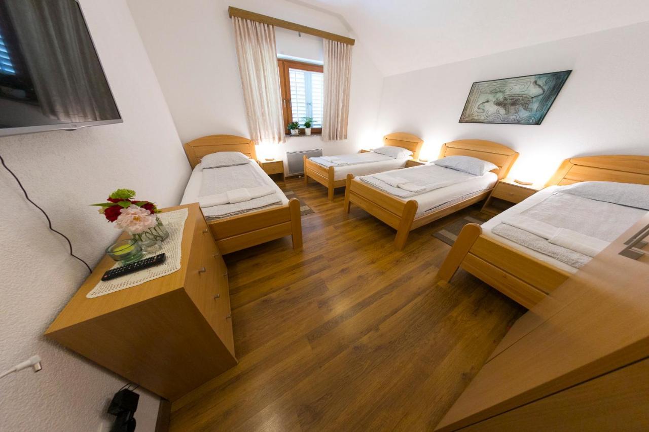 Apartments Oeneus Račić エクステリア 写真