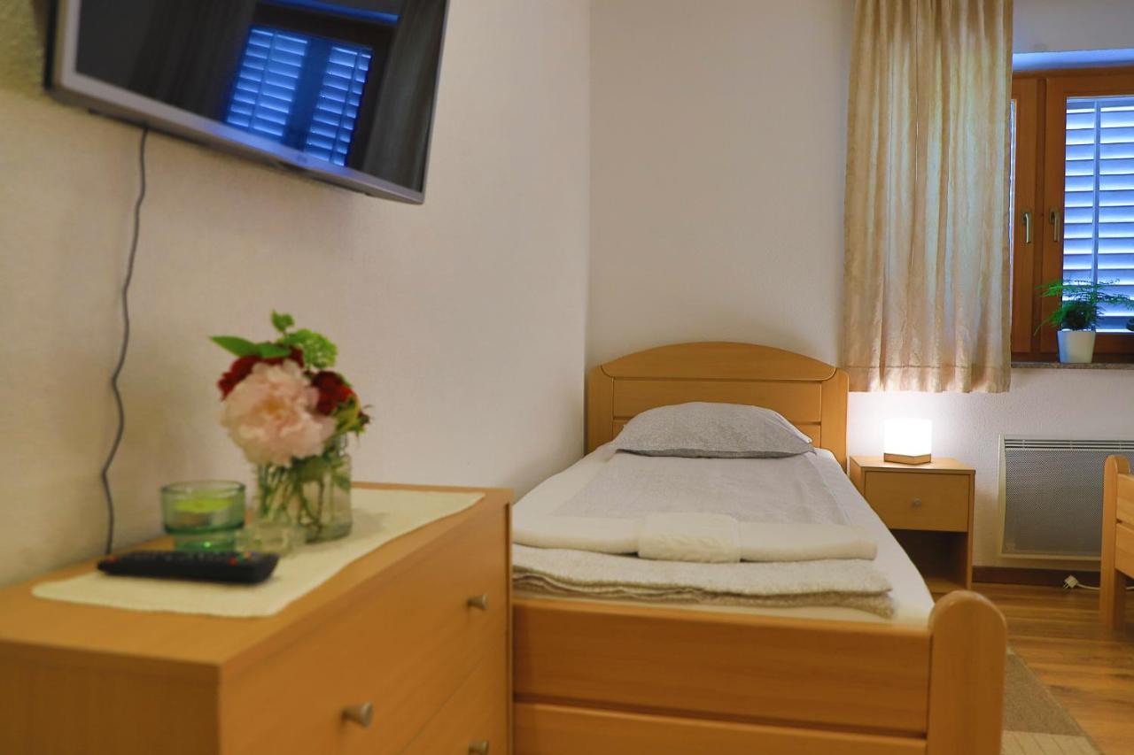 Apartments Oeneus Račić エクステリア 写真
