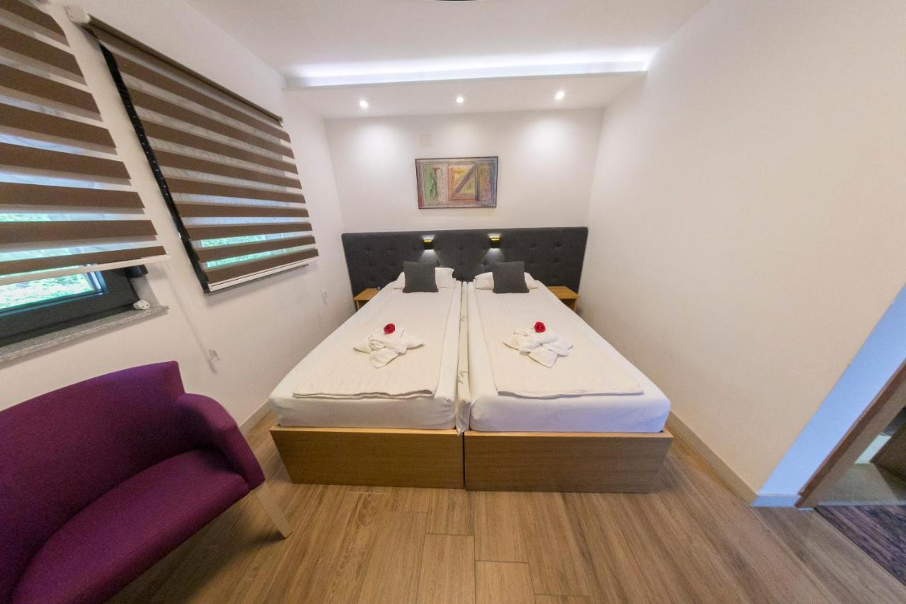 Apartments Oeneus Račić エクステリア 写真
